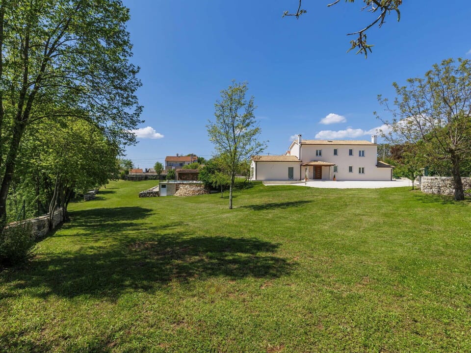 Sky, Grass, Tree, Plain, Home, Landscape, House, Residential Area, Land Lot, Rural Area