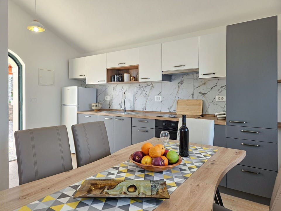 Furniture, Interior Design, Flooring, Kitchen, Countertop, Wood, Floor, Ceiling, Lighting, Cabinetry