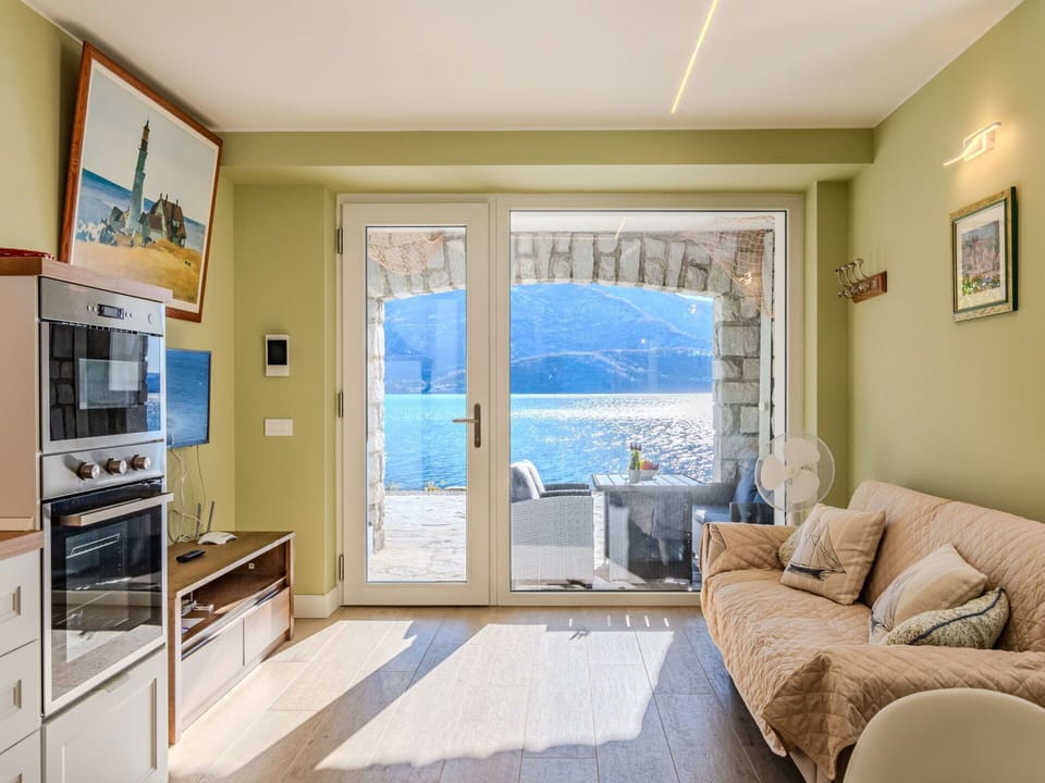 Plant, Sky, Cloud, Building, Window, Land Lot, Interior Design, Urban Design, Residential Area