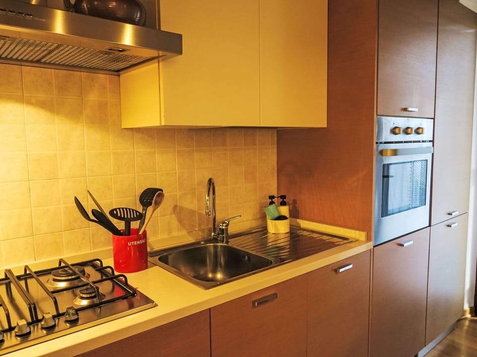 Plant, Sky, Cloud, Building, Window, Land Lot, Interior Design, Urban Design, Residential Area