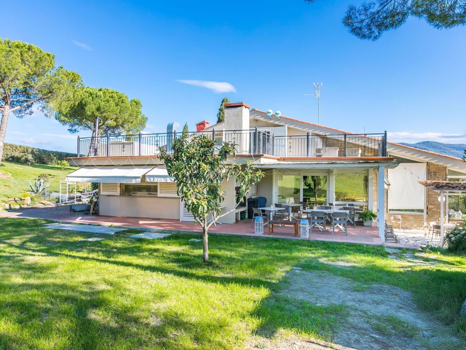 Plant, Sky, Cloud, Building, Window, Land Lot, Interior Design, Urban Design, Residential Area