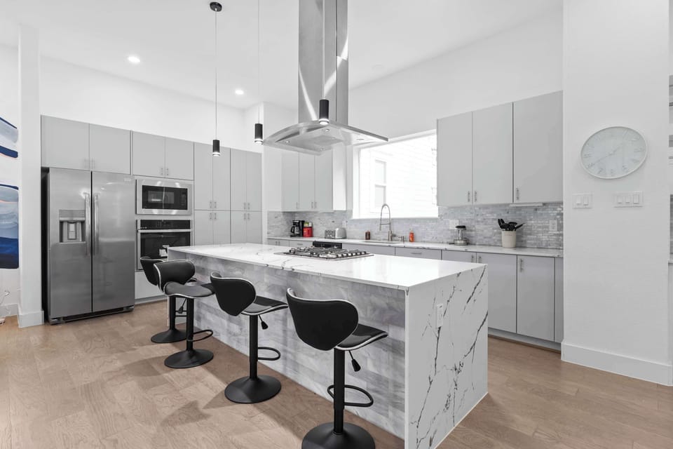 Spacious kitchen counters make cooking & prep feel easy and uncluttered.