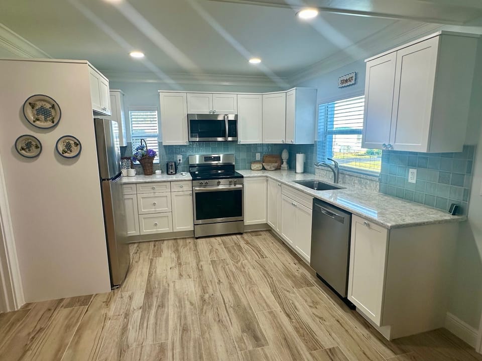 Beautiful complete kitchen