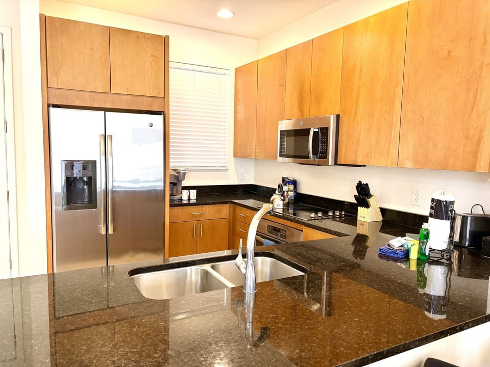Large kitchen with plenty of space to prep