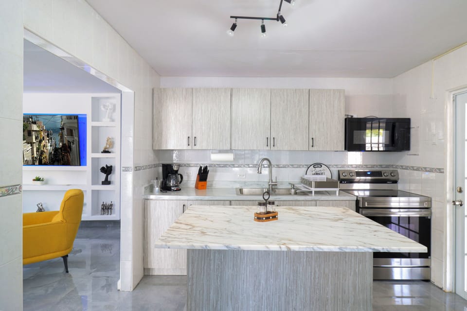 Kitchen / Island