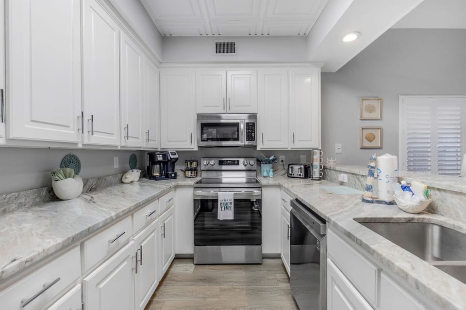 Fully Stocked Kitchen
