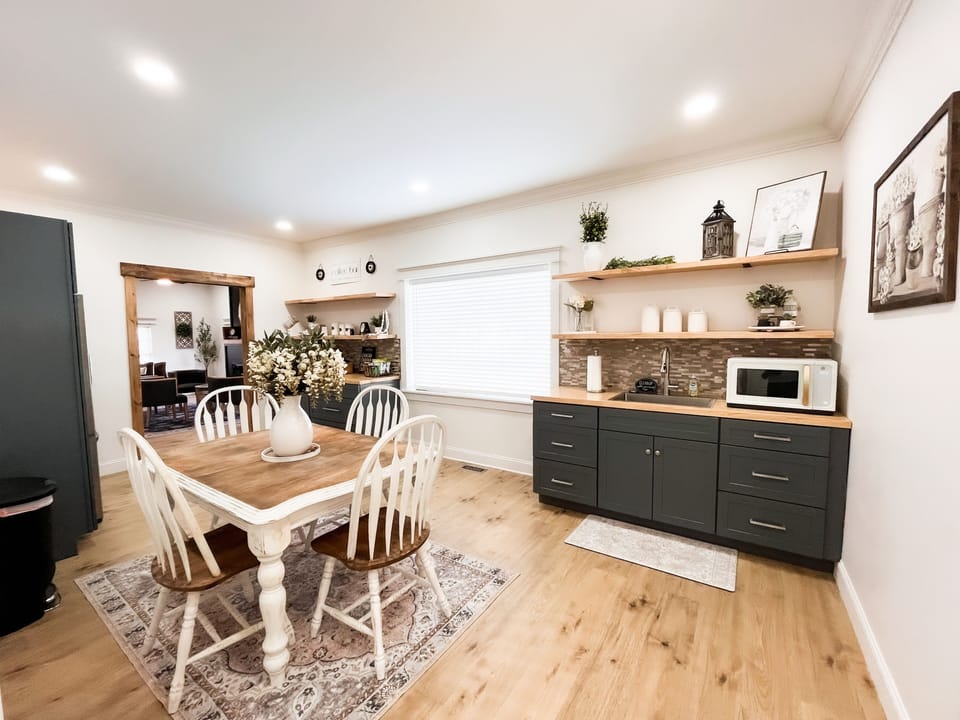 Mini kitchen (common area)