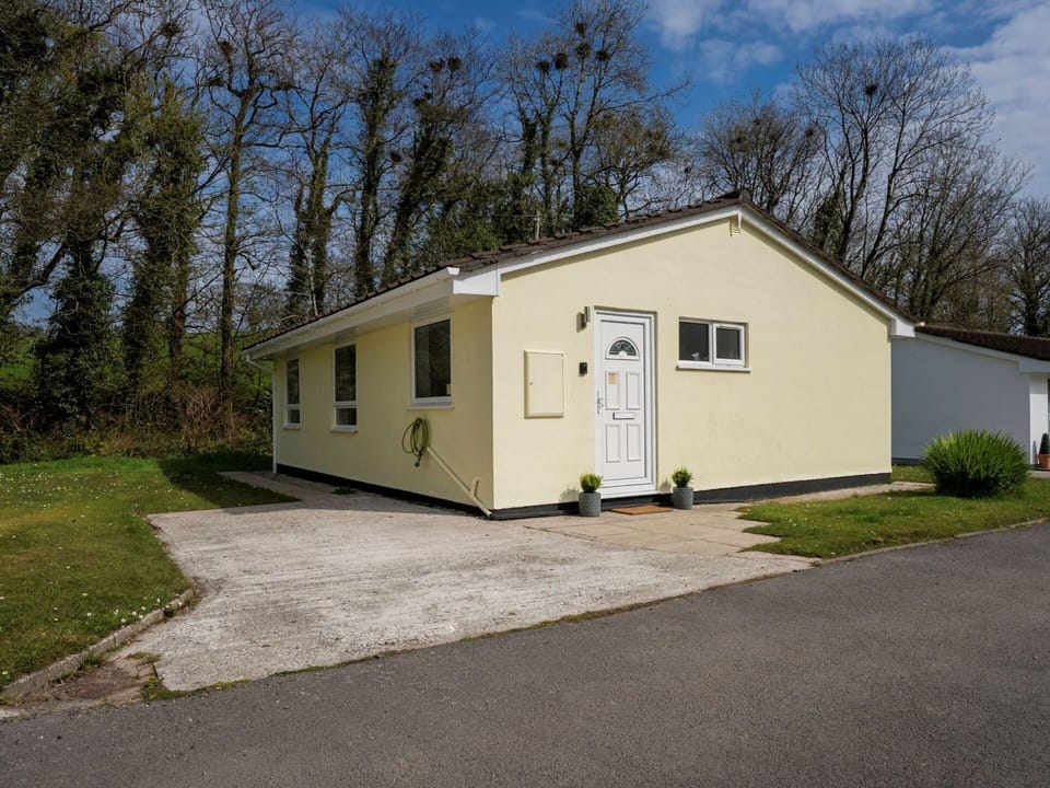 Roof, Home, Cottage, Shed, Yard, Siding, Garden Buildings, Driveway, Garage