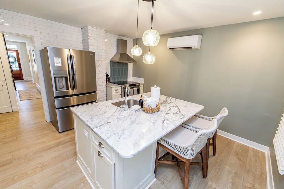 Renovated kitchen with all major appliances and supplies