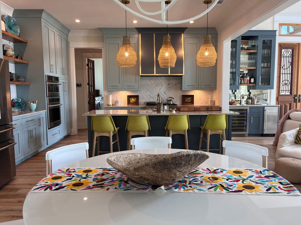 Well equipped kitchen and dining table