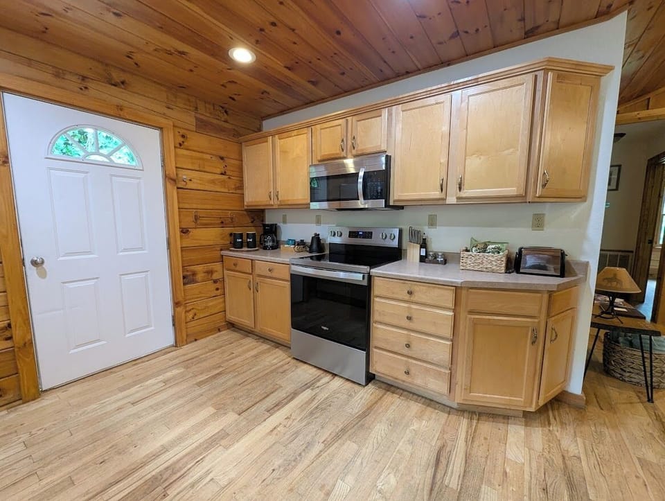 Cook up something special in this fully stocked kitchen