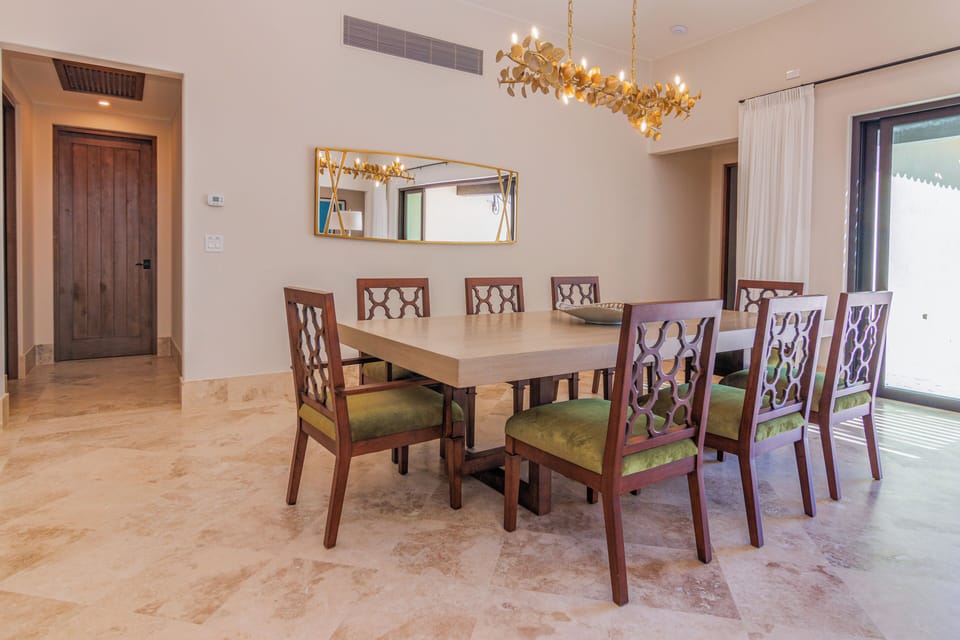 Dinig room (2)