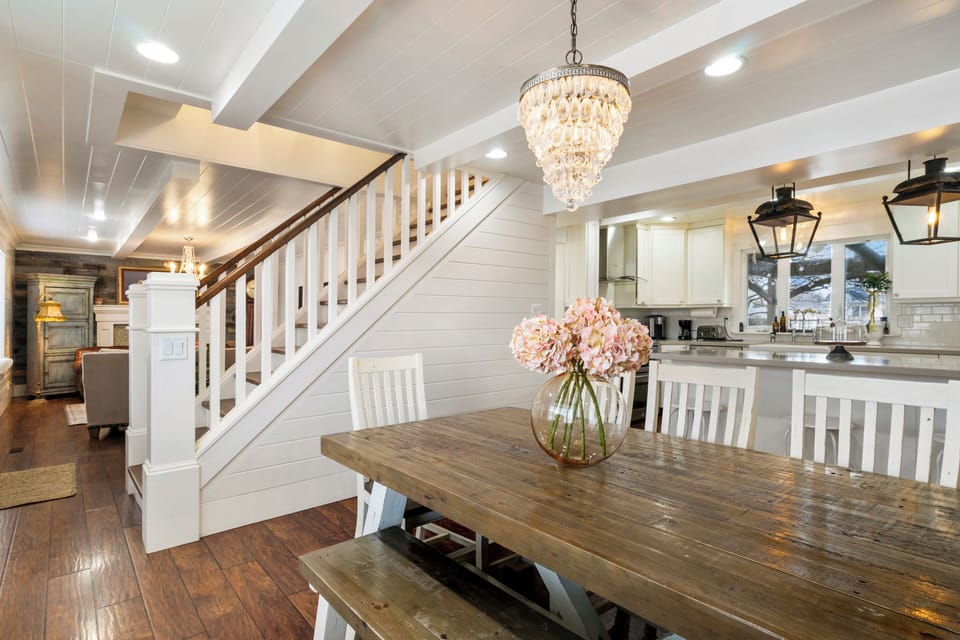 Sucn a fun kitchen for gathering!