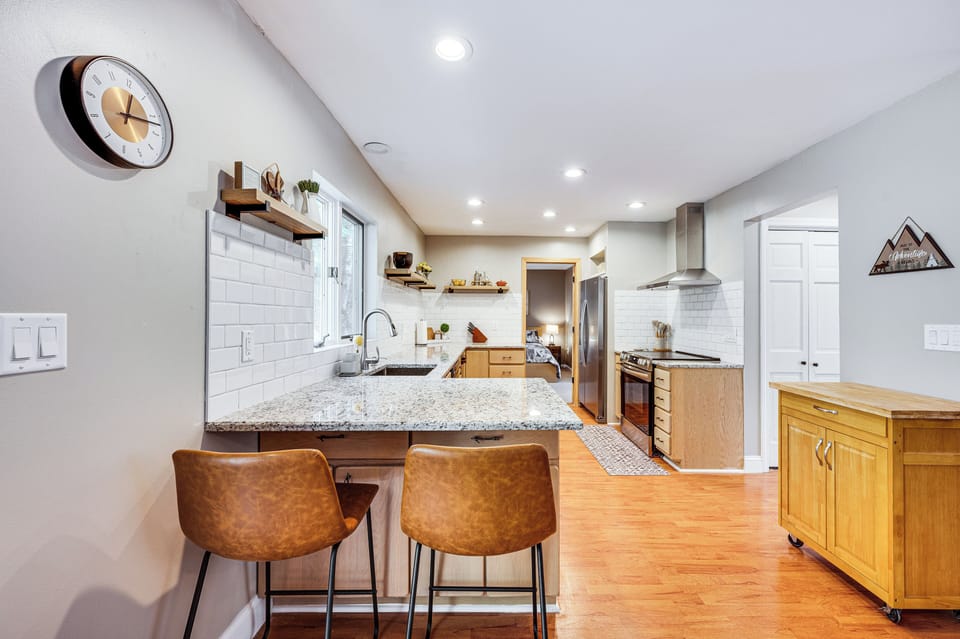 Kitchen | Slow Cooker | Toaster | Blender | 2nd Floor