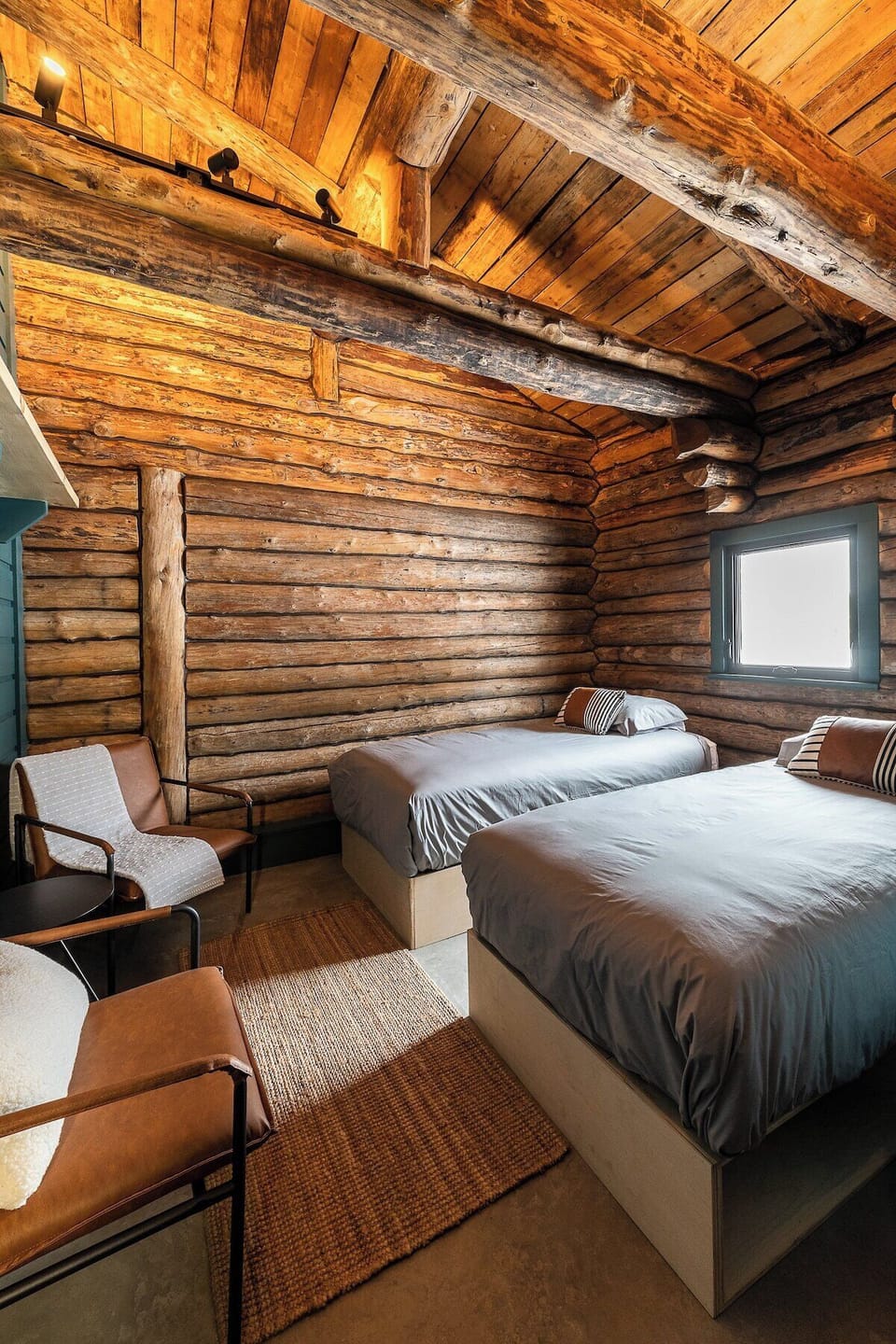 Superior bedroom with king bed (separable into 2 single beds)