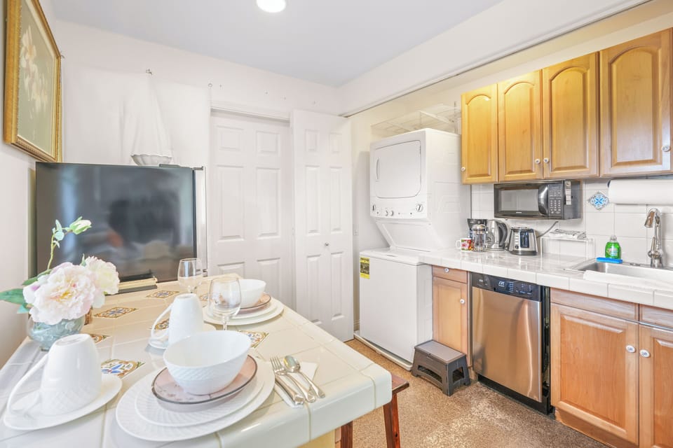 The microwave pictured is no longer in the unit.