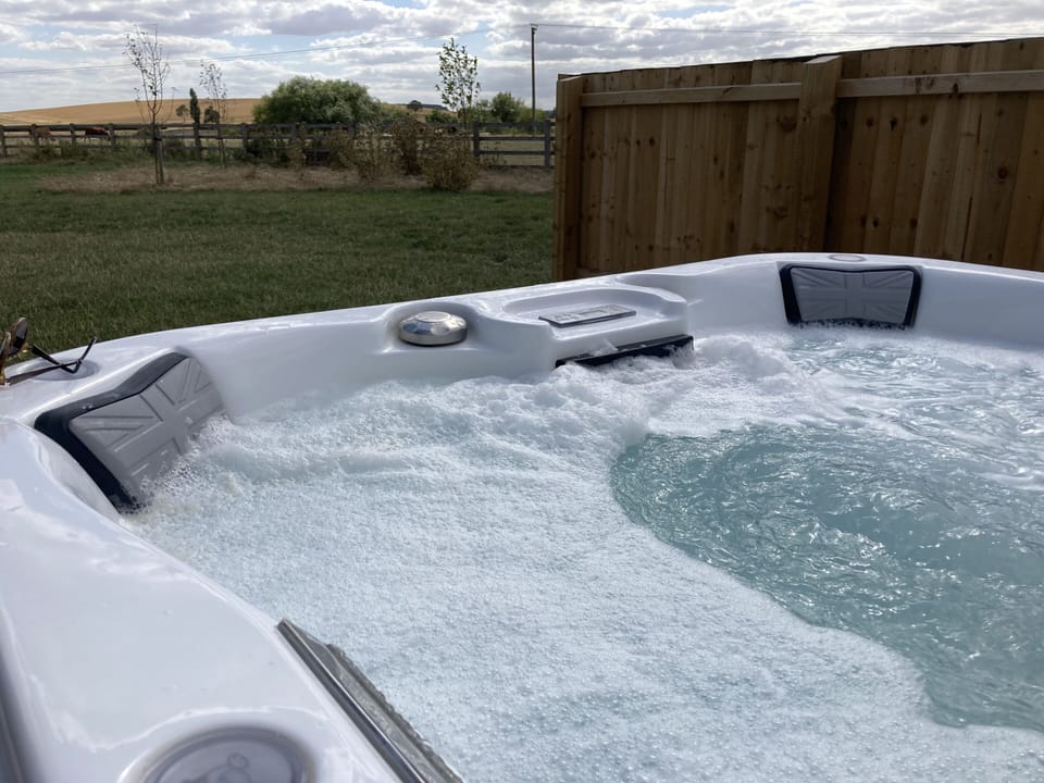 Hot Tub / whirlpool bath (Outdoor)