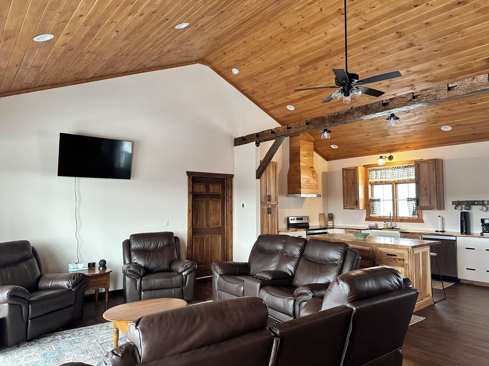 Living room allow seating for 6.