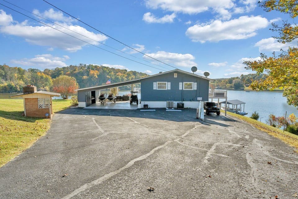 Plenty of parking with enough room for a boat trailer as well!