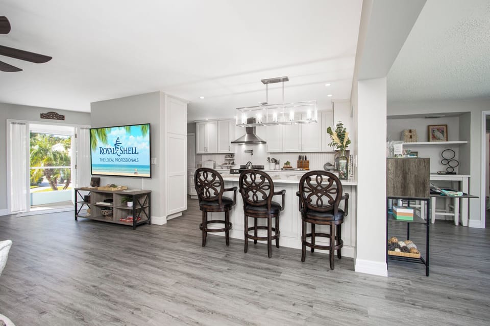 Cook together, lounge together, mix drinks at the bar together. This home is made for good company and even better downtime.