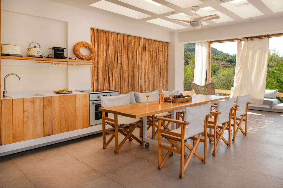 Outdoor kitchen and dining table for 6 people situated on the property courtyard