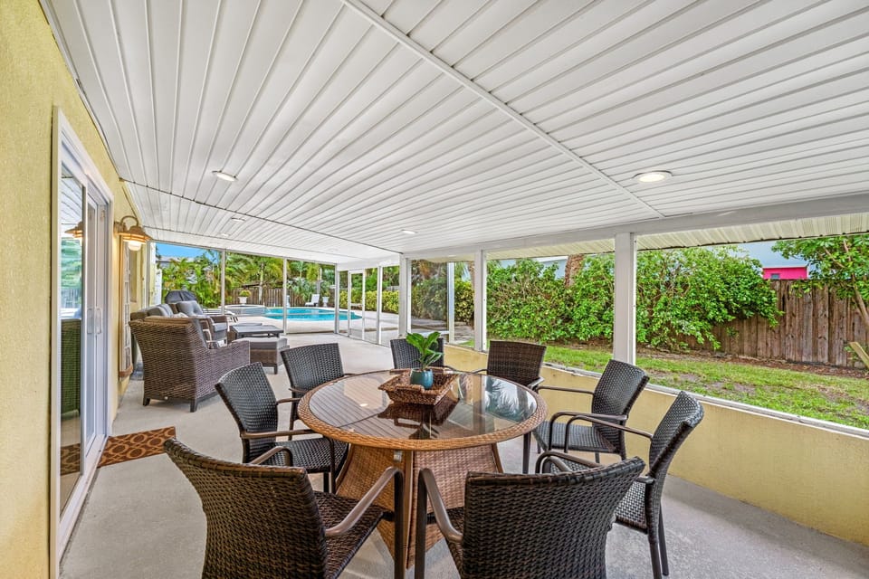 Outdoor dining