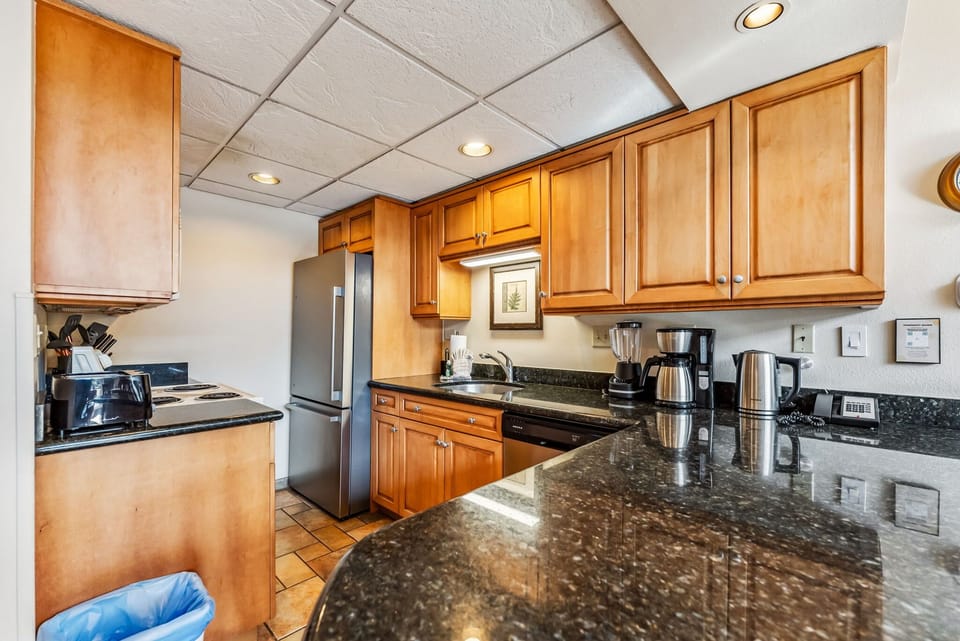 Kitchen: Well-equipped kitchen, updated appliances, drip coffee maker, blender, 2 bar stools 
