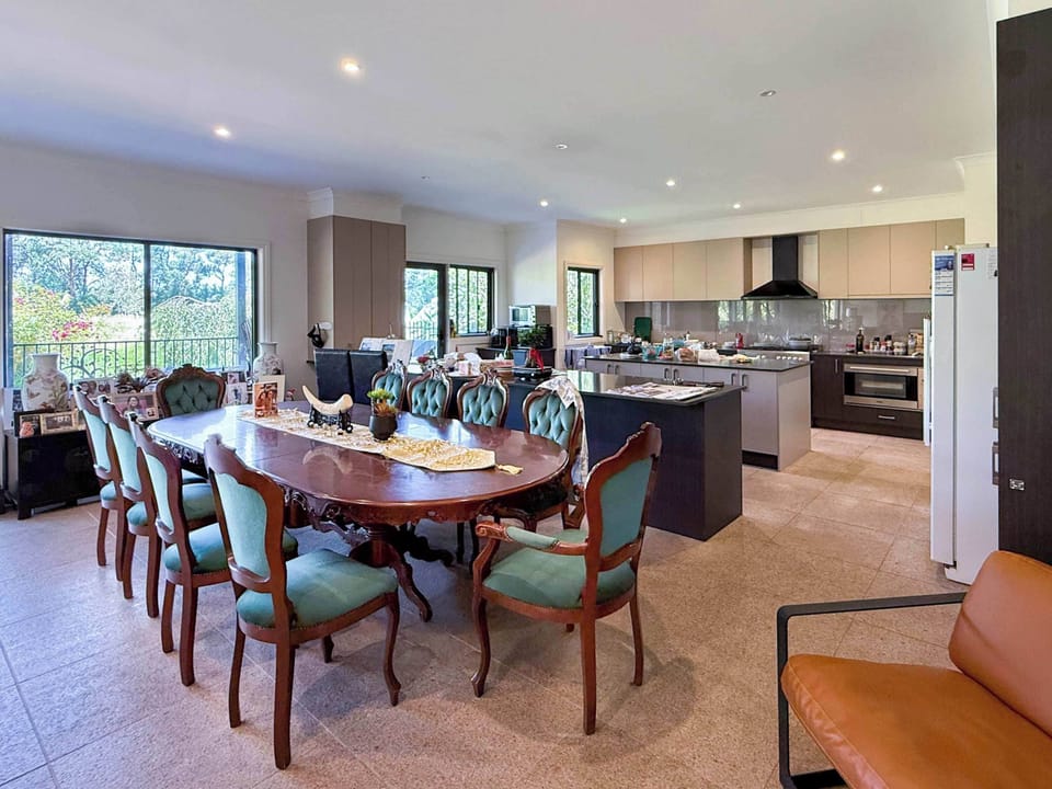 Full kitchen and a spacious dining area, perfect for large gatherings