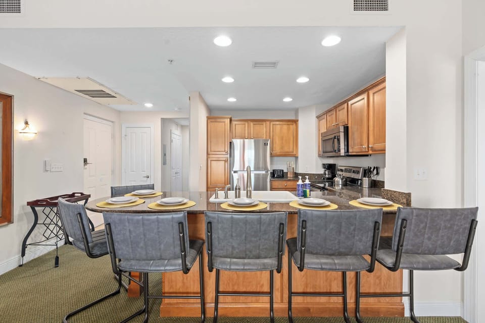 Breakfast bar with seating for five, perfect for casual meals.