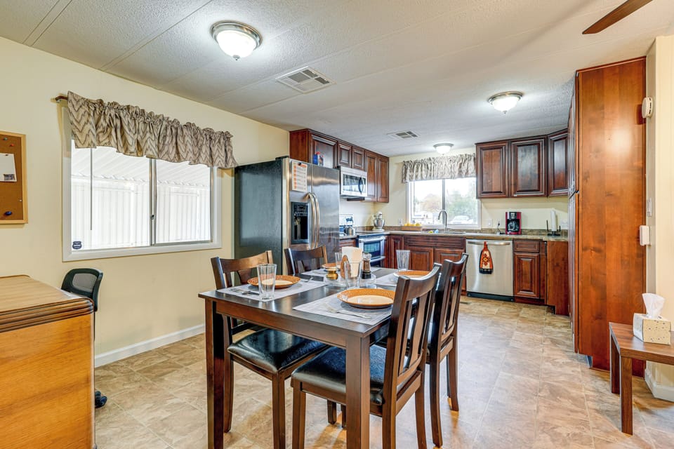 Apache Junction Vacation Rental | 2BR | 2BA | 1,200 Sq Ft | Step-Free Access