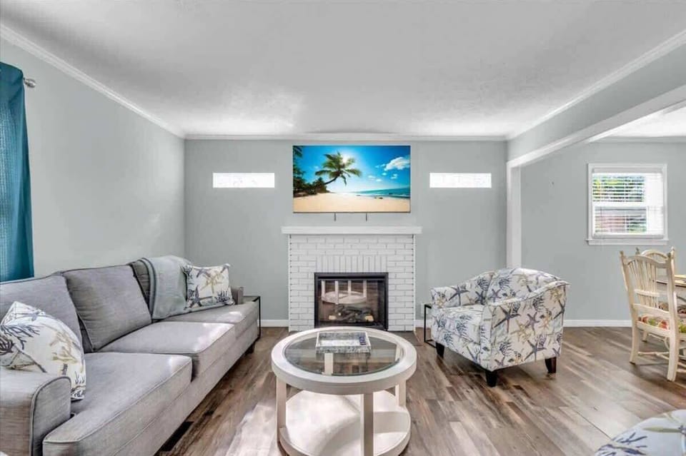 Spacious living room with sleeper sofa