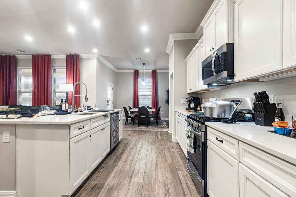 Discover the fully equipped kitchen at Flatwood Fairway, offering modern appliances and a sleek design for your cooking convenience. This pet-friendly home is one of the best Airbnbs in Lake Charles, perfect for travelers looking for comfort and style.