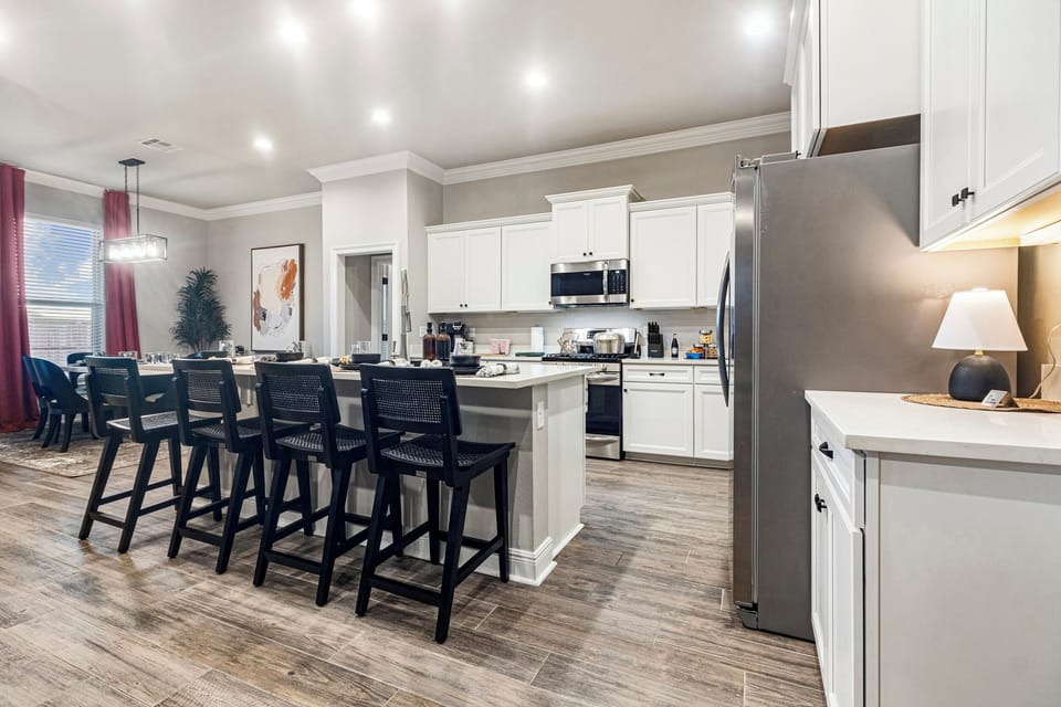 This stunning kitchen island serves as the heart of the home, offering ample space for meal prep, casual dining, or gathering with loved ones. Located in the best Airbnb in Lake Charles, this pet-friendly home combines style and functionality, making it perfect for both short and extended stays.
