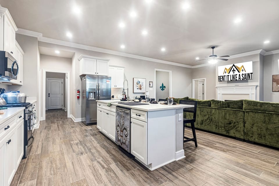 Here’s another view of the sleek and spacious kitchen island, a centerpiece for entertaining and daily living. Located in the best Airbnb in Lake Charles, this pet-friendly home ensures comfort and convenience with its modern design and thoughtful amenities.