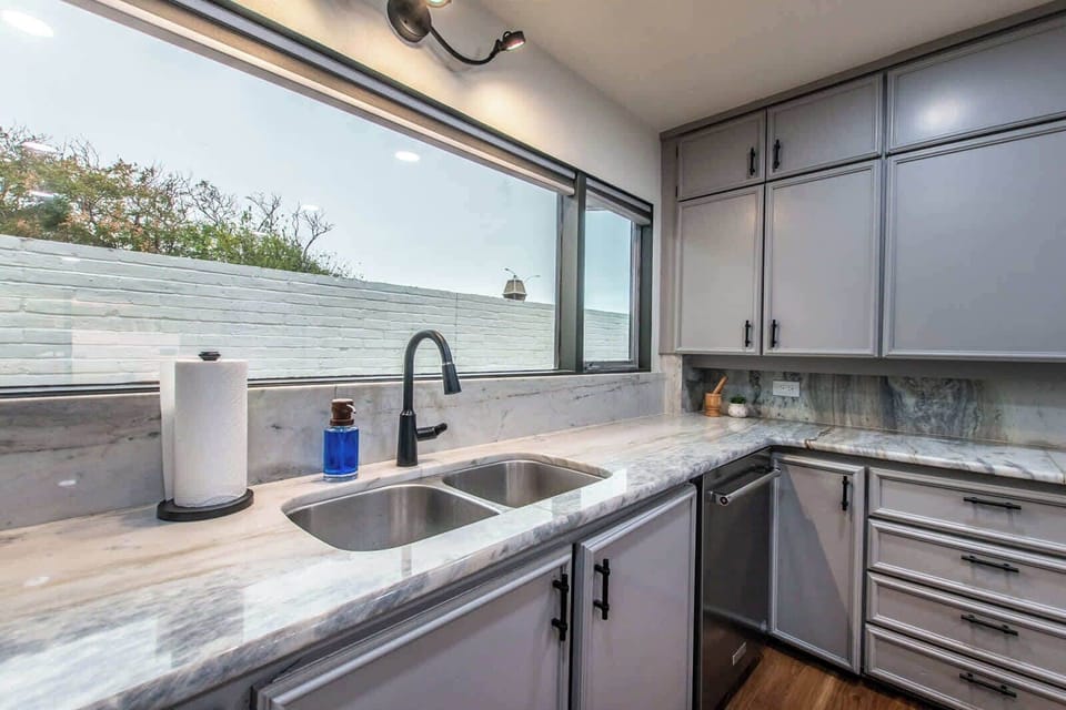 Full Kitchen 