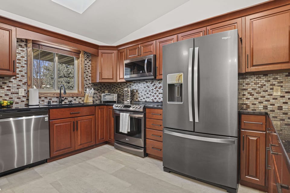 Fully stocked kitchen with granite countertops, coffee station, blender, cookware, toaster oven, and all other necessary cooking items.