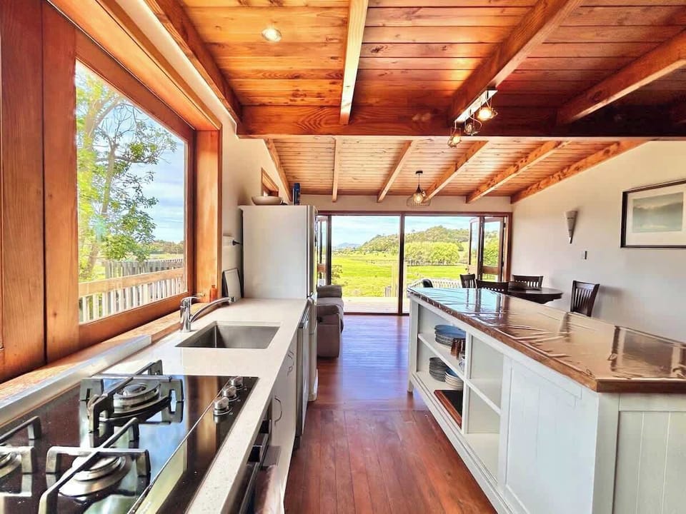 Full kitchen with Oven, Fridge and dishwasher