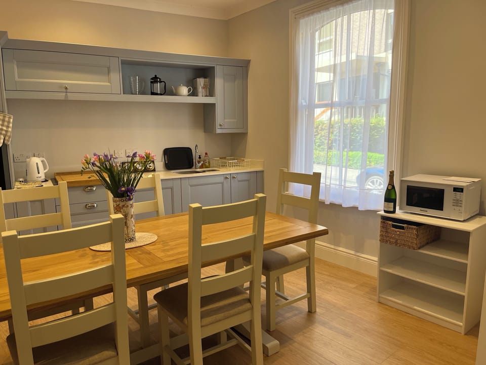 Kitchen/Dining Area