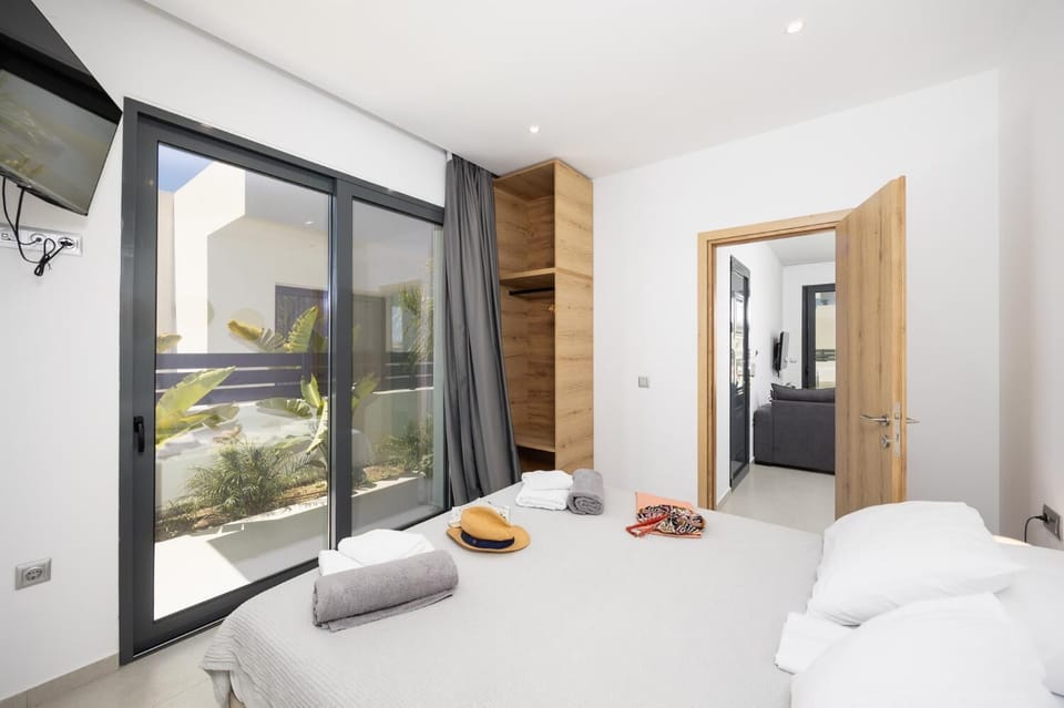 Double bedroom with en suite bathroom and A/C