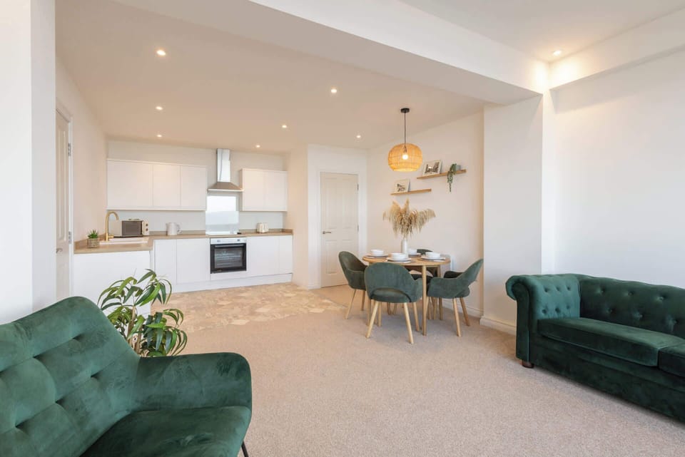 Apartment 2, King's Court, Scarborough - Host & Stay