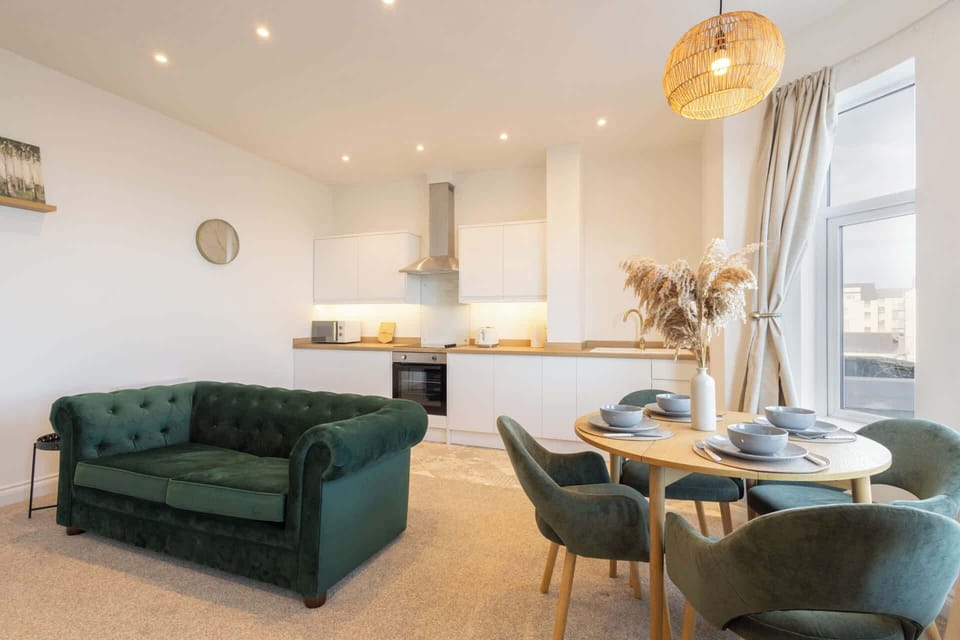 Apartment 3, King's Court, Scarborough - Host & Stay