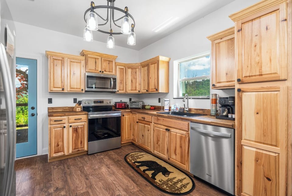 Black Bear Sanctuary's fully-equipped kitchen