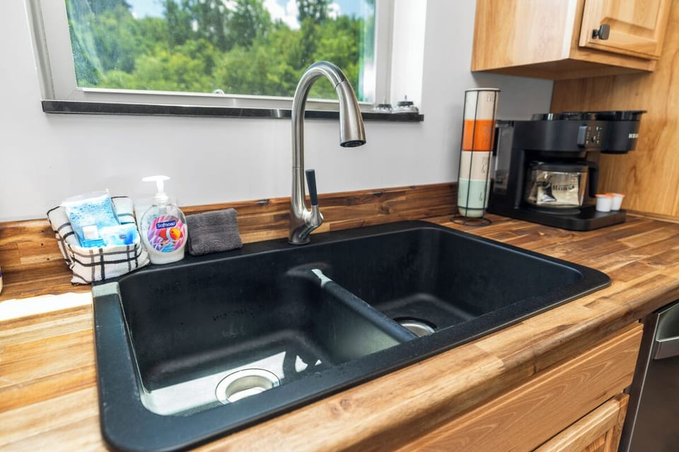 Black Bear Sanctuary's fully-equipped kitchen