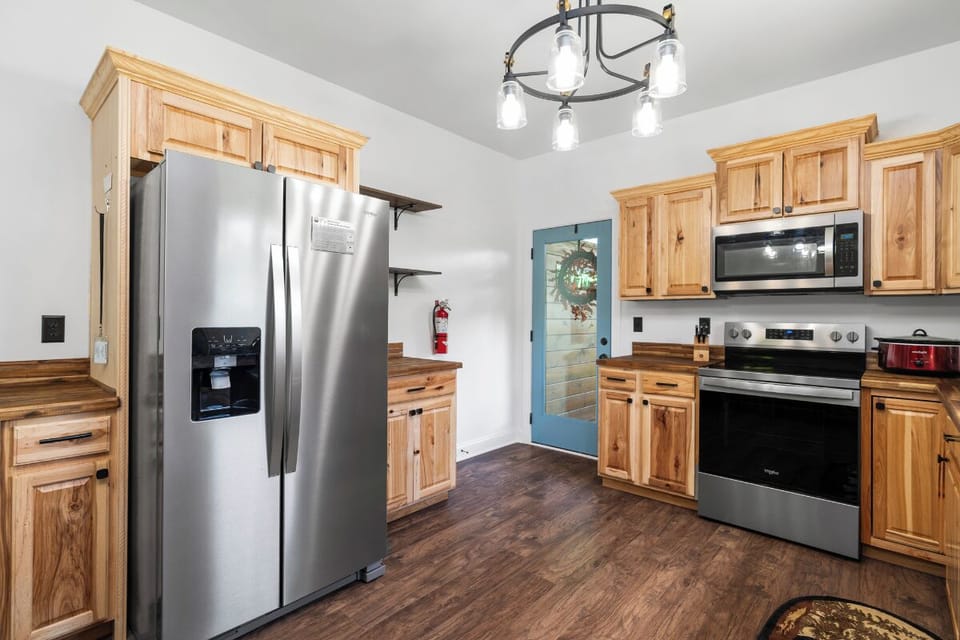 Black Bear Sanctuary's fully-equipped kitchen