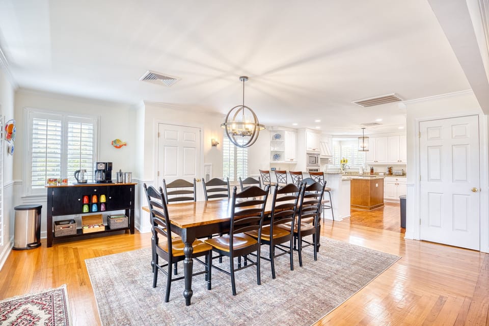 Dining Area (2)