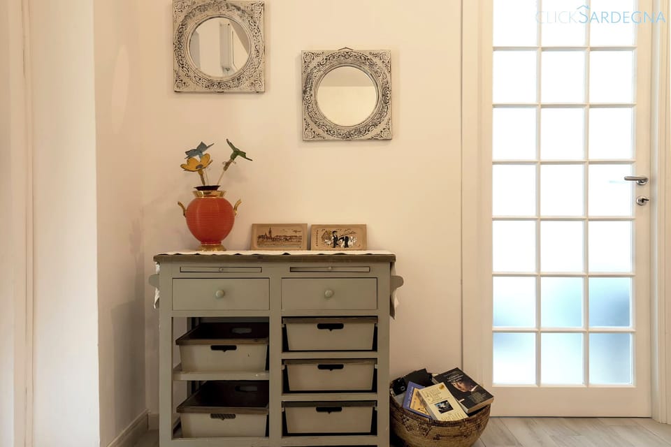 ClickSardegna Alghero centro Loft Hidden Garden per 8 persone con yacuzzi 