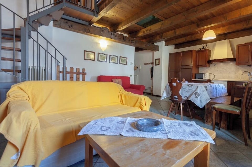 Living Room - Kitchenette - dining table