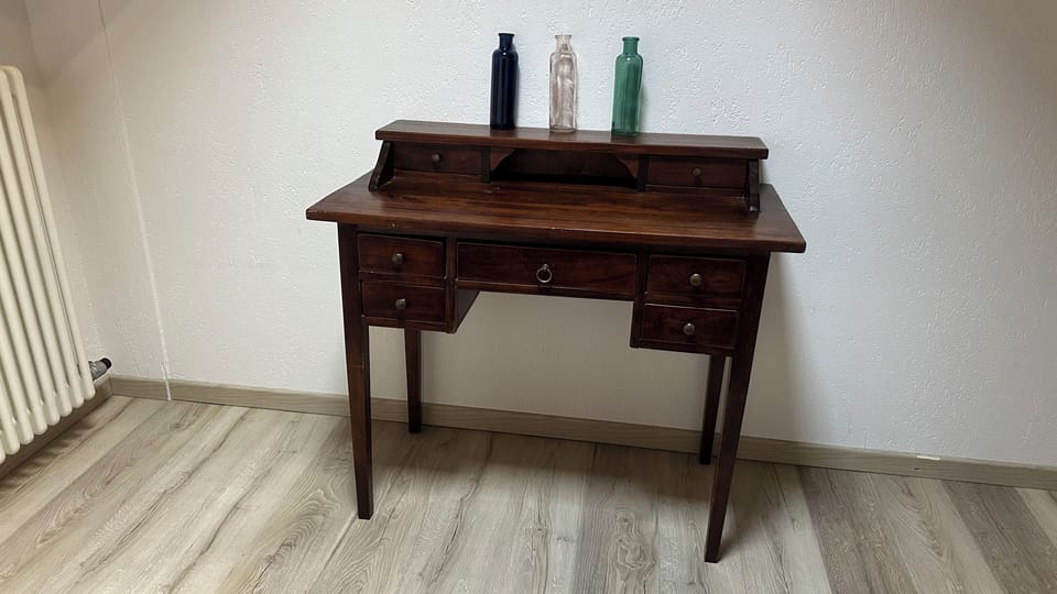 Main Bed Room - Desk