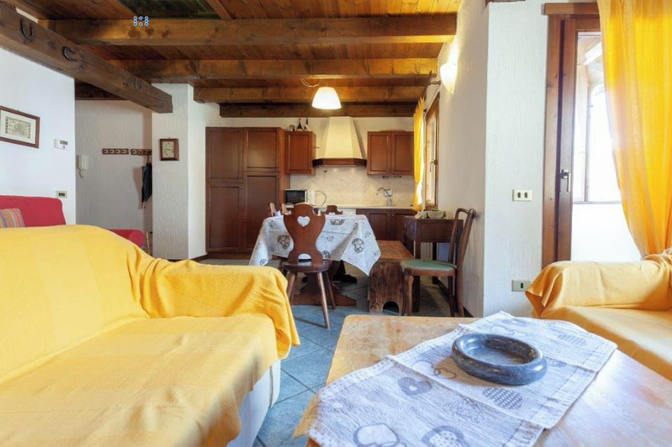 Living Room - Kitchenette - dining table