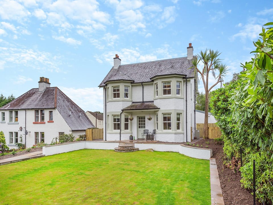 Exterior | Achomraich, Kyle